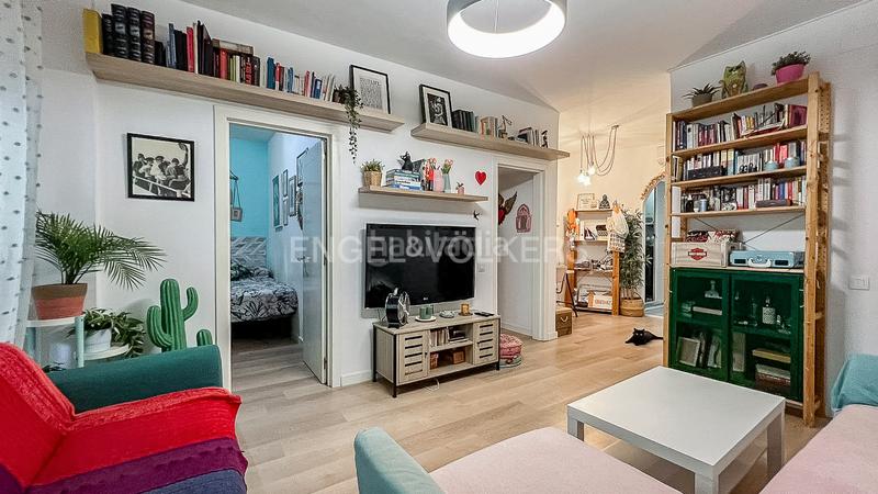 Foto 1c782d0a-7cfd-42ea-af9a-6db9e367de9f. Alquiler apartamento coqueto apartamento temporal en la calle viladomat con patio privado y conexiones inmejorables en Barcelona