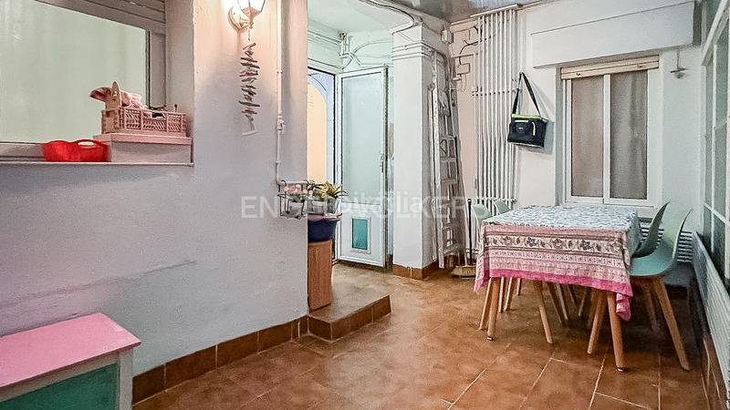Foto 60e918f6-5418-4eaa-bb2f-41b4761dde26. Alquiler apartamento coqueto apartamento temporal en la calle viladomat con patio privado y conexiones inmejorables en Barcelona