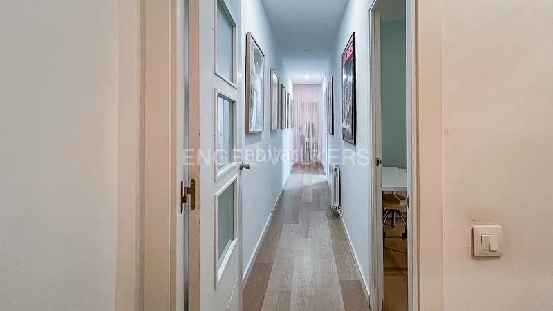 Foto a3882e64-fc8c-4b07-bdc2-4a01eb679422. Alquiler apartamento coqueto apartamento temporal en la calle viladomat con patio privado y conexiones inmejorables en Barcelona