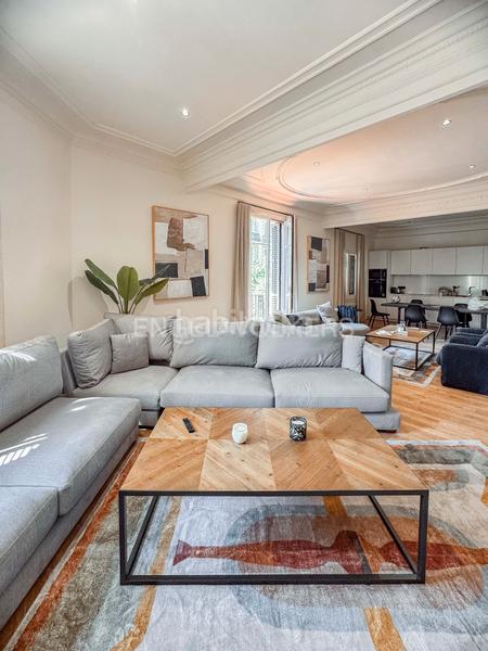 Foto fbc3f58d-3158-410a-96bd-3de60b96ea2f. Alquiler apartamento exclusiva propiedad con 5 suites, junto a paseo de gracia en Barcelona
