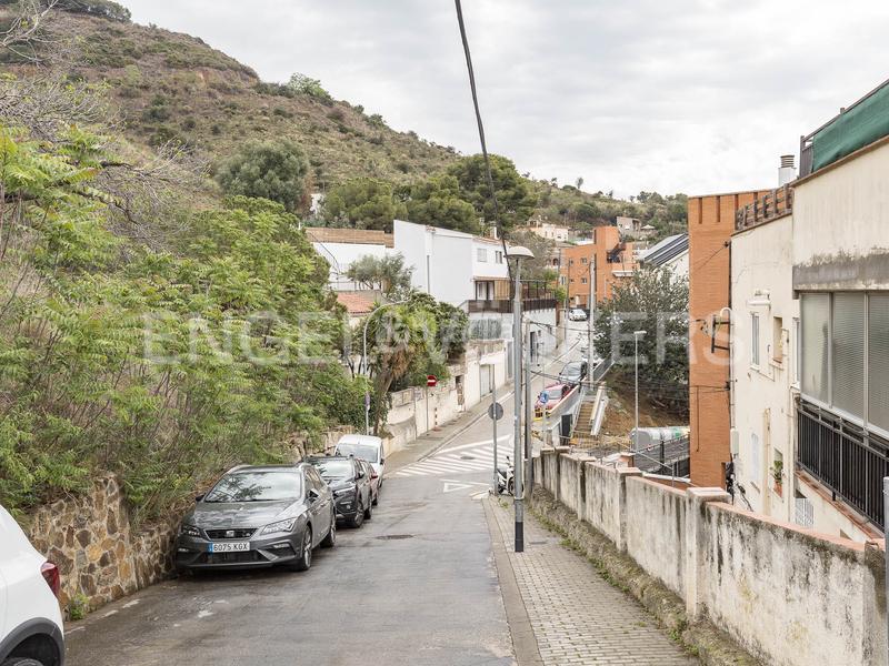 Foto 938d7954-c5b3-4a8a-a7e8-855b497499d3. Casa terreno con casa en proceso de registro en Sant Genís dels Agudells Barcelona