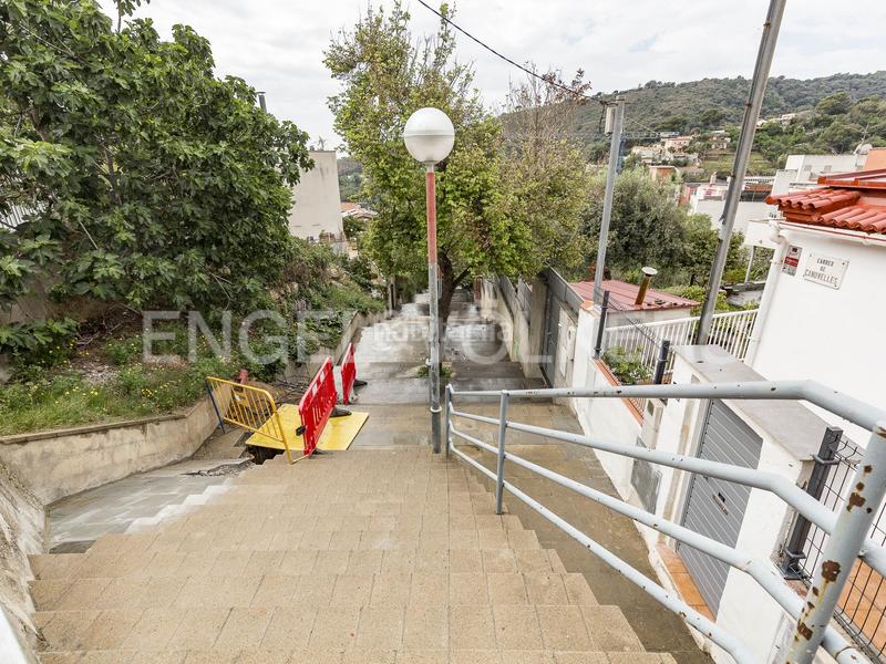 Foto c0fed676-0087-410a-bc93-f9ad110dd815. Casa terreno con casa en proceso de registro en Sant Genís dels Agudells Barcelona