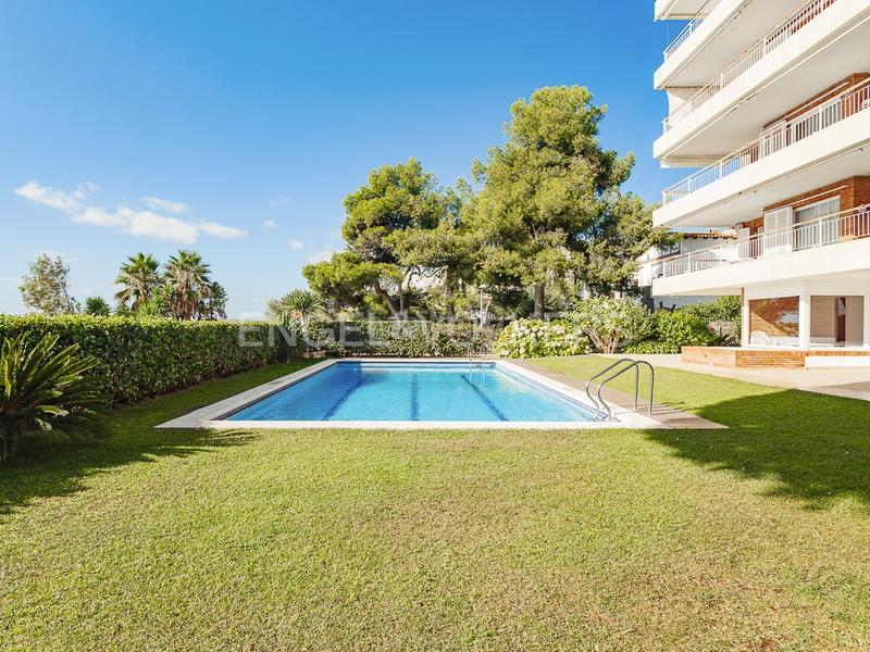 Foto 05d09872-acd3-4705-9390-eb3ec7d83208. Alquiler apartamento espectacular piso en primera línea de mar en Caldes d´Estrac