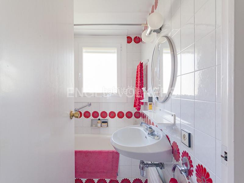 Foto 082c0e2a-3bf4-43f2-8050-8e29f7fbd4d3. Alquiler apartamento espectacular piso en primera línea de mar en Caldes d´Estrac