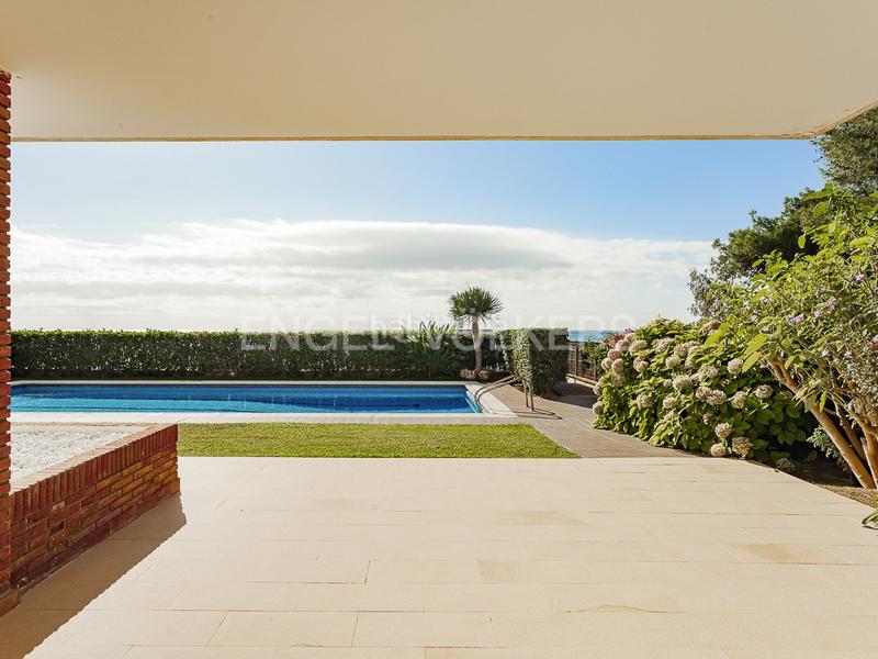 Foto 8d1f8cea-dd46-4c6a-9d02-827037e04908. Alquiler apartamento espectacular piso en primera línea de mar en Caldes d´Estrac