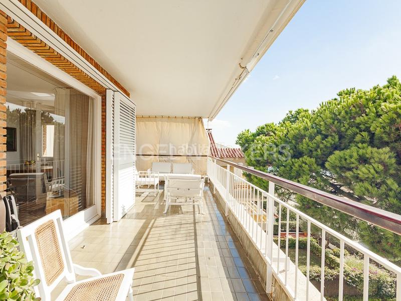 Foto a0c3fa49-d62b-4ac0-849a-b81e7767e3a2. Alquiler apartamento espectacular piso en primera línea de mar en Caldes d´Estrac