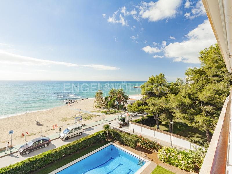 Foto a4704630-49e2-466b-bf13-ad91ee815241. Alquiler apartamento espectacular piso en primera línea de mar en Caldes d´Estrac