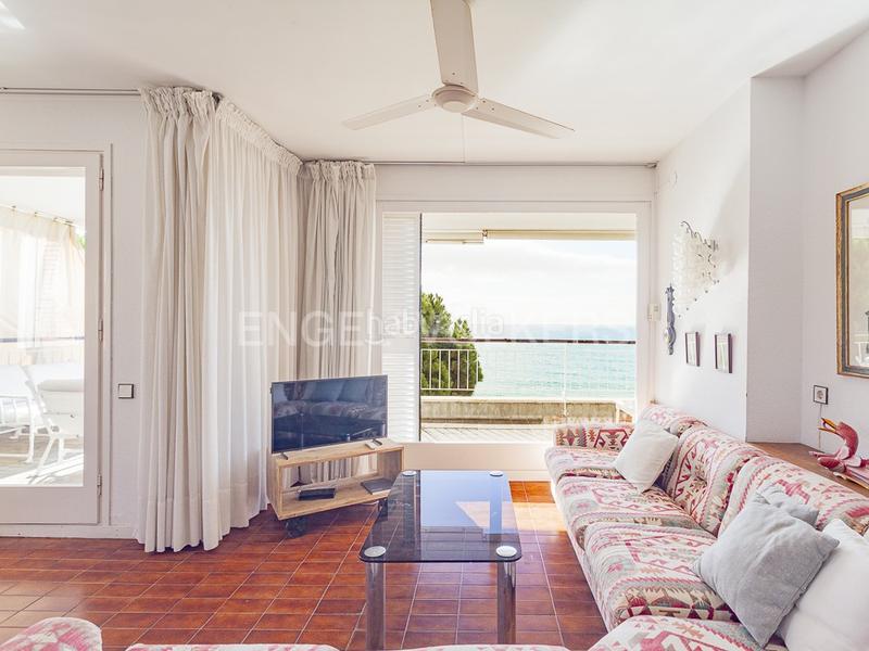 Foto b99ccf3f-c6c6-4ca1-a020-c4bdcdb16505. Alquiler apartamento espectacular piso en primera línea de mar en Caldes d´Estrac