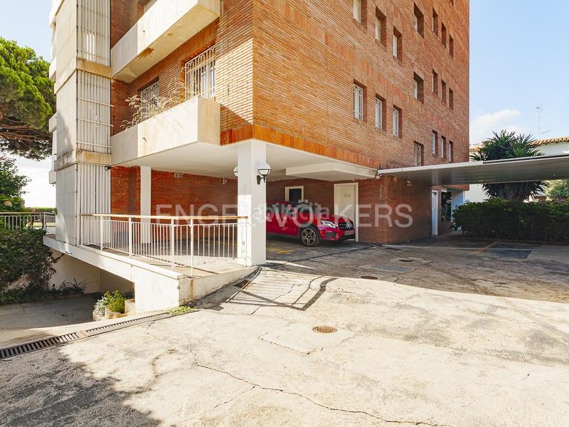 Foto ba85dc34-5b91-43cd-a8c0-db7b126b02ed. Alquiler apartamento espectacular piso en primera línea de mar en Caldes d´Estrac