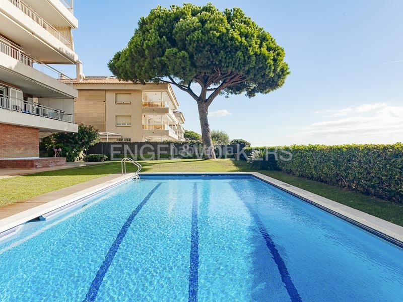 Foto ece0a330-d441-4748-913a-34550aa2db30. Alquiler apartamento espectacular piso en primera línea de mar en Caldes d´Estrac