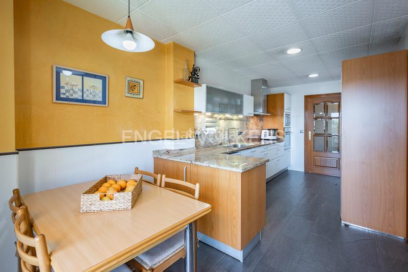 Foto a6dc7d20-ae12-4f59-ad0f-485254a1e4b2. Casa magnífica casa con ascensor, piscina y gran garaje. en Vendrell (El)