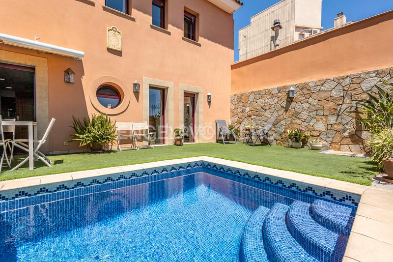 Foto b1f9c338-5e2d-4f96-8f07-7138089f177b. Casa magnífica casa con ascensor, piscina y gran garaje. en Vendrell (El)