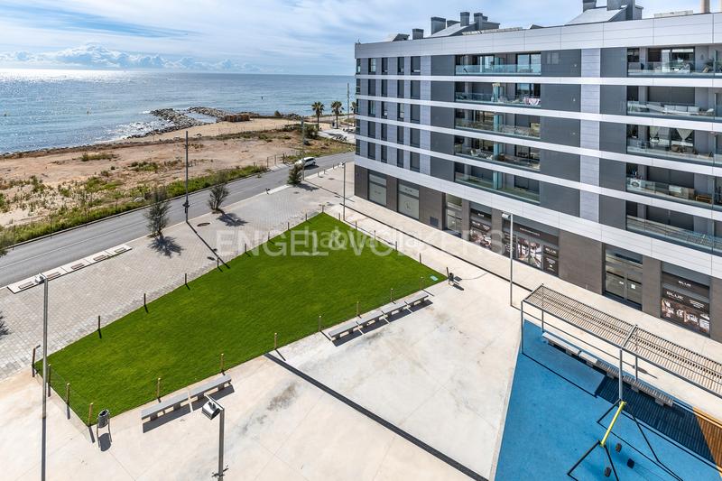 Foto 3aa8fa5d-f2eb-4c72-9d1f-8f255c5c8de7. Alquiler apartamento exclusivo piso nuevo frente al mar. en Badalona