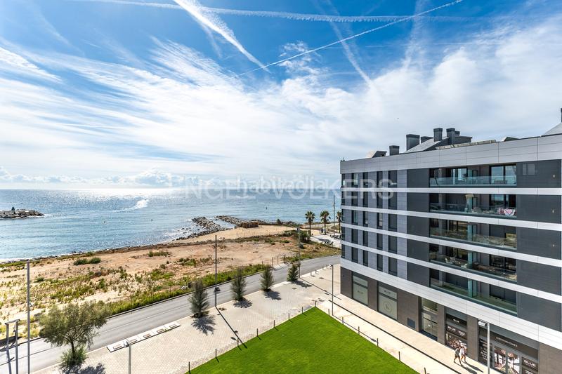 Foto 460c120e-ef55-4f5b-b738-ad20e40f4428. Alquiler apartamento exclusivo piso nuevo frente al mar. en Badalona