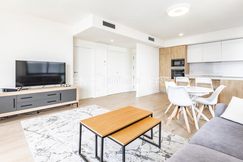 Foto e441d9c0-3d92-4332-be39-c12cce7798bb. Alquiler apartamento exclusivo piso nuevo frente al mar. en Badalona
