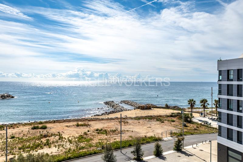 Foto feb3a133-f84c-439f-a76c-c2a979115e03. Alquiler apartamento exclusivo piso nuevo frente al mar. en Badalona
