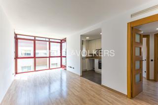 Apartament a La Sagrera. Fantastico piso con terraza privativa
