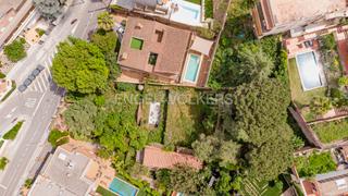Residential Plot in La Miranda-Can Candeler. Terreno en venta en  sant just desvern