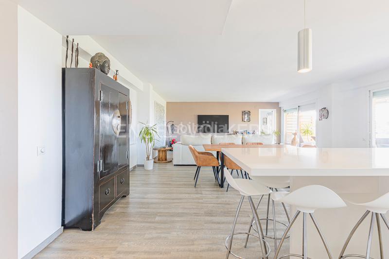 Foto 996f5516-6cfc-4eb8-9cb3-8608124c3a98. Apartament amb calefacció aparcament piscina a Bellamar Castelldefels