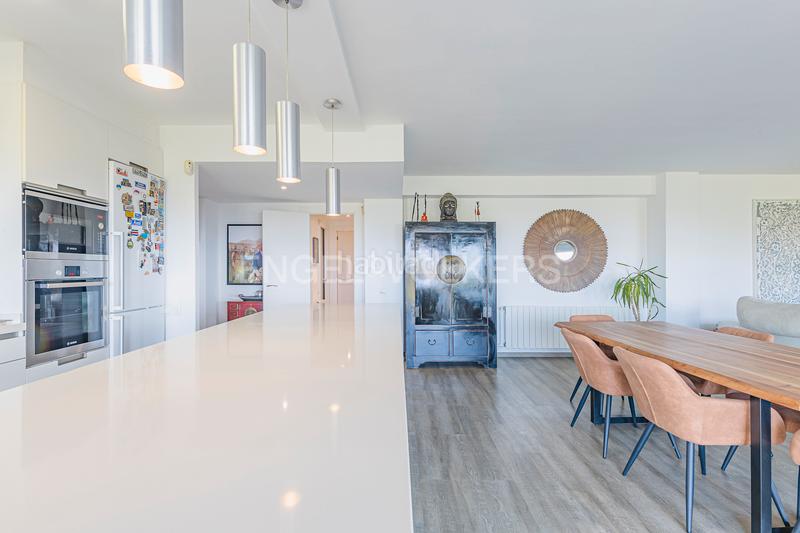 Foto de970427-4d14-4bc9-8a41-dee2581077e9. Apartament amb calefacció aparcament piscina a Bellamar Castelldefels