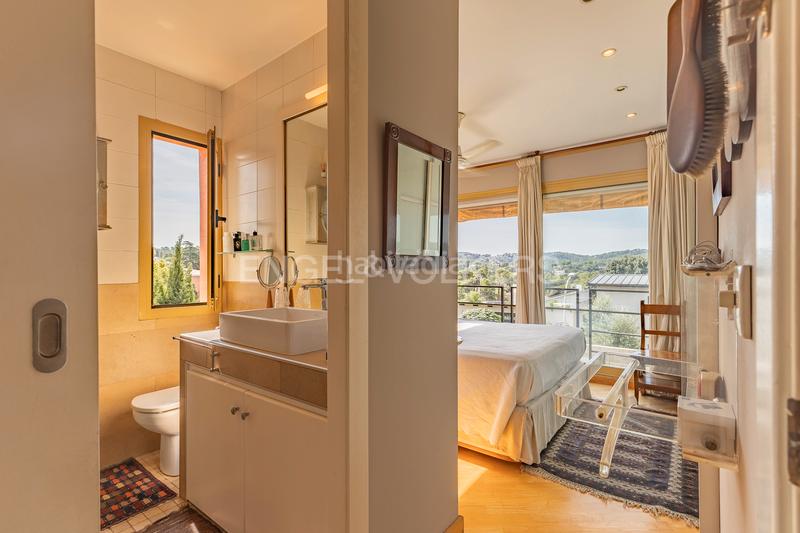 Foto 0e741c8a-eece-4941-ac25-9235560331f1. Casa amb calefacció aparcament piscina a Valldoreix Sant Cugat del Vallès