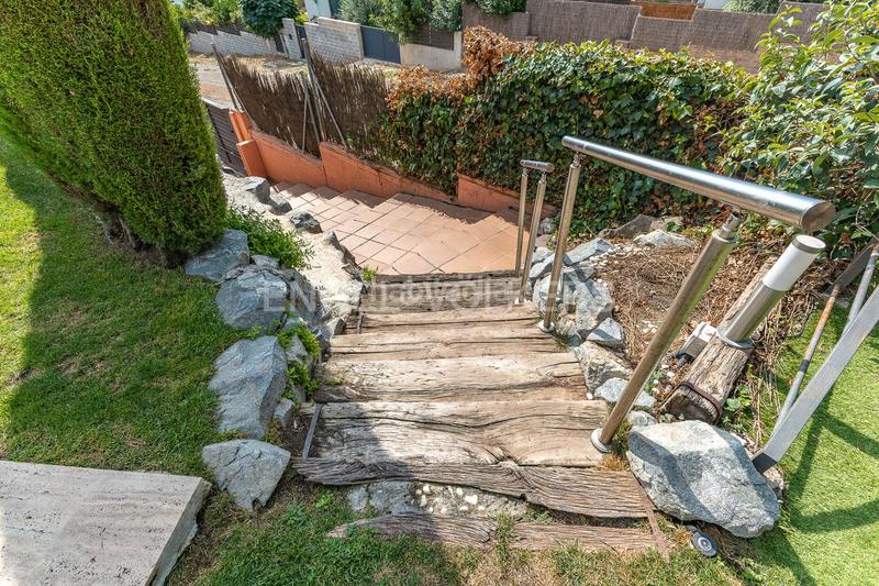 Foto 170c1c7b-78e6-4ad2-a9a6-eaa28230a219. Casa amb calefacció aparcament piscina a Valldoreix Sant Cugat del Vallès