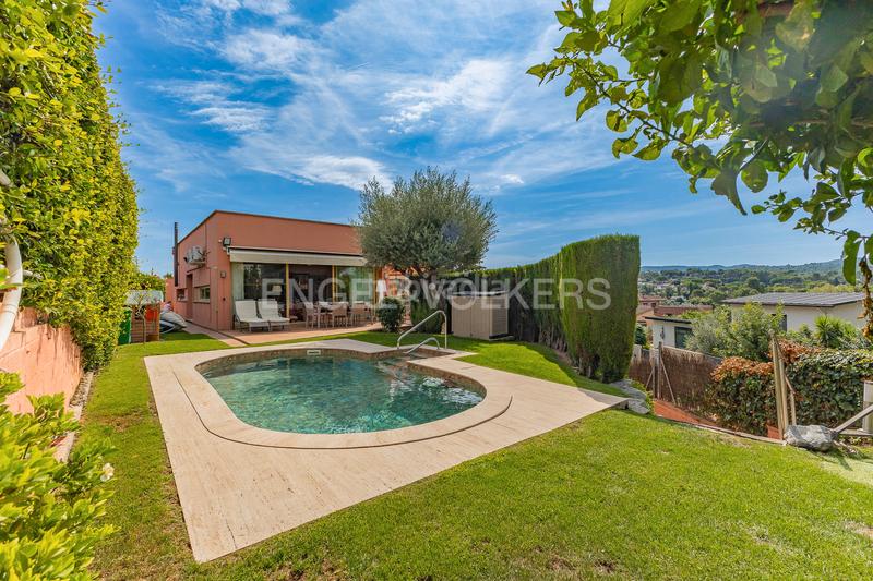 Foto 1fdbbd16-9b6c-4a3f-b2f8-81e8322fc2a7. Casa amb calefacció aparcament piscina a Valldoreix Sant Cugat del Vallès