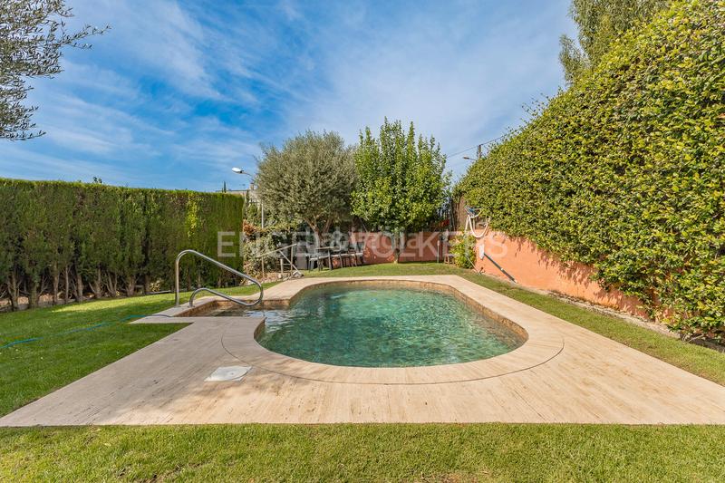 Foto 351ffed7-dbcb-45c2-80e3-25c765bdace9. Casa amb calefacció aparcament piscina a Valldoreix Sant Cugat del Vallès