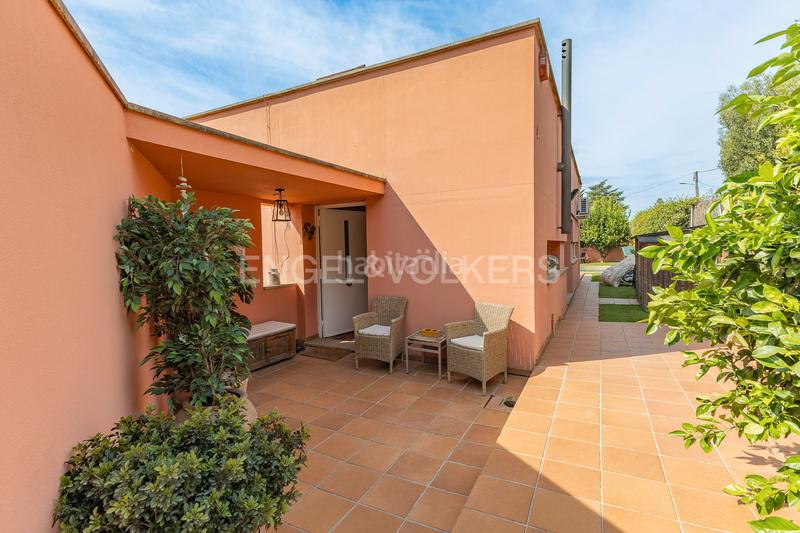 Foto 69409423-2970-45c1-a86a-edb5f3668f58. Casa amb calefacció aparcament piscina a Valldoreix Sant Cugat del Vallès
