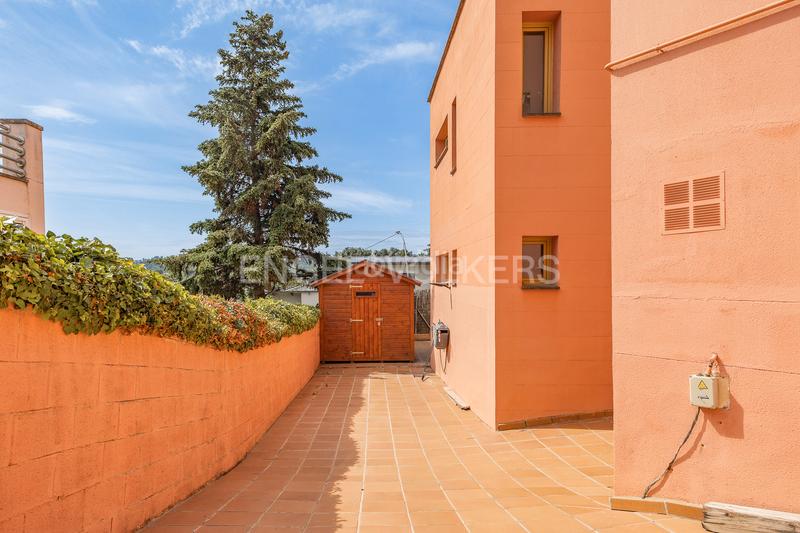Foto 8f1b3299-ea33-4faf-86e4-bab10586ee0f. Casa amb calefacció aparcament piscina a Valldoreix Sant Cugat del Vallès