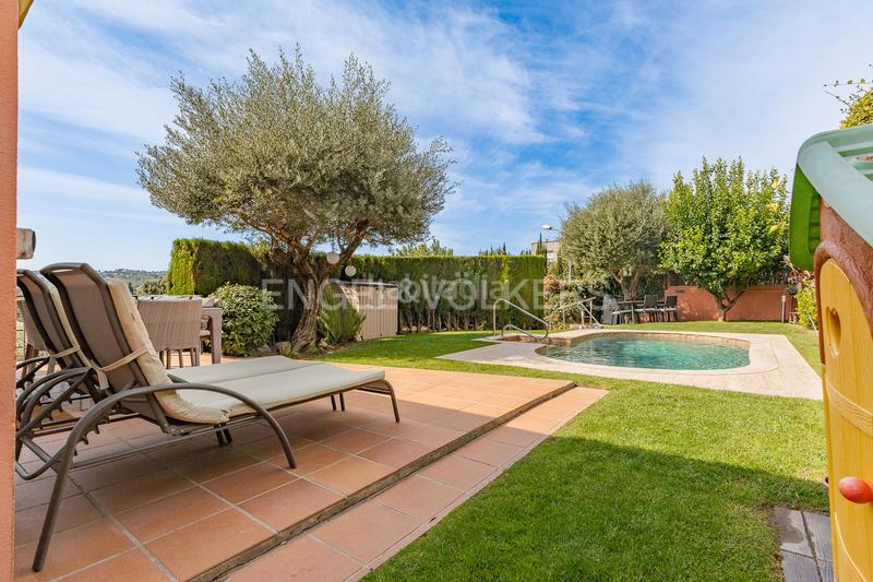 Foto 920b9d65-838d-4d11-a059-219047f2689c. Casa amb calefacció aparcament piscina a Valldoreix Sant Cugat del Vallès