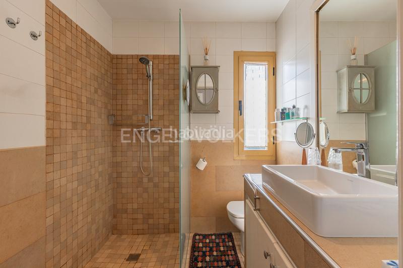 Foto 9f0de142-ae23-47ea-b214-280f6a5958b3. Casa amb calefacció aparcament piscina a Valldoreix Sant Cugat del Vallès