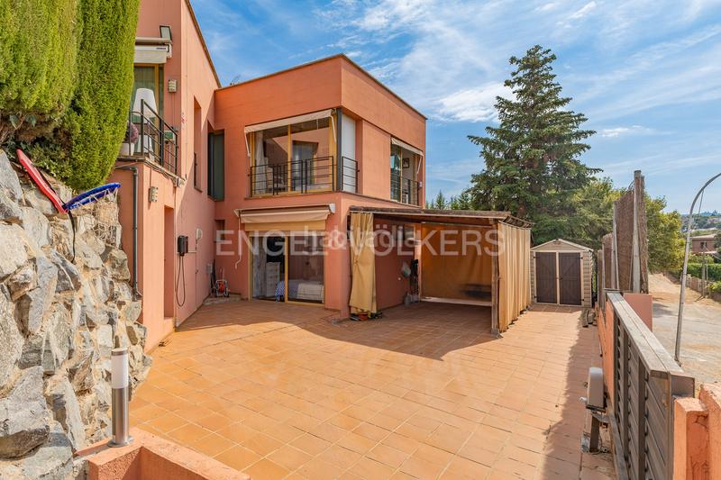 Foto e737a654-f05f-4e90-b557-2873ad3f8216. Casa amb calefacció aparcament piscina a Valldoreix Sant Cugat del Vallès