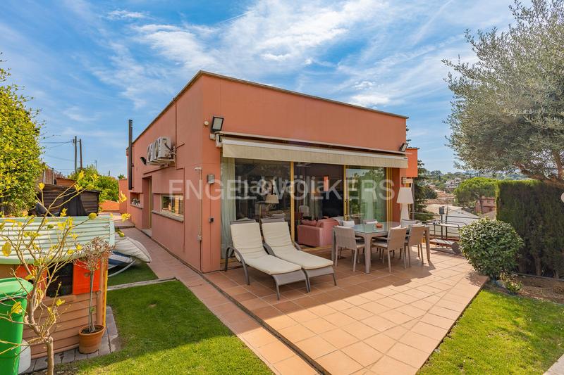 Foto e8d213cd-b09b-4d47-9980-78cbdadf99d7. Casa amb calefacció aparcament piscina a Valldoreix Sant Cugat del Vallès