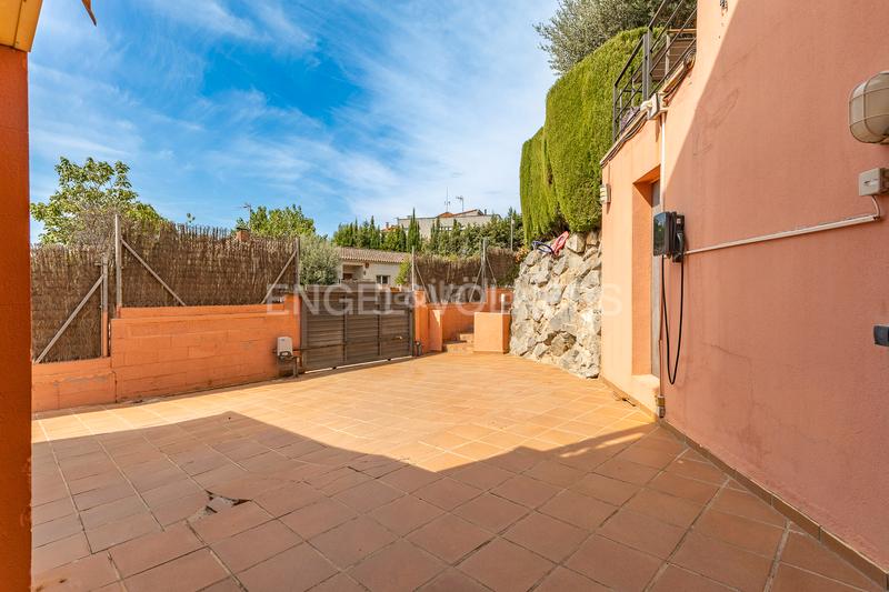 Foto f181c86e-cf04-4e15-b523-261de69330a2. Casa amb calefacció aparcament piscina a Valldoreix Sant Cugat del Vallès
