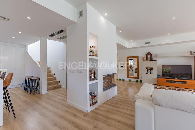 Foto 42cc5d38-d0a2-43bd-8fb9-fbfd6c85aa2d. Casa con riscaldamento piscina in La Sentiu Gavà