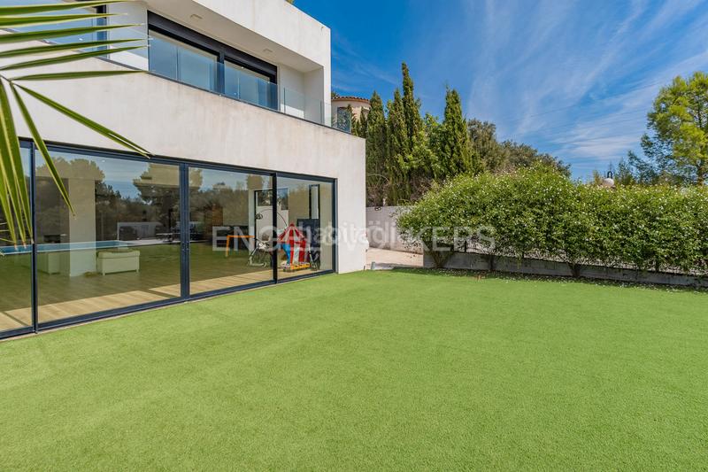Foto 53dcca2b-afab-45d0-8a8e-ccb7a7b567bf. Casa con riscaldamento piscina in La Sentiu Gavà