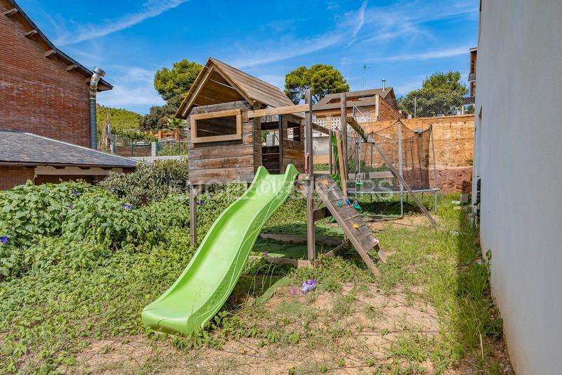 Foto c0df9f44-8a42-492b-872b-3b40c7991fd0. Casa con riscaldamento piscina in La Sentiu Gavà