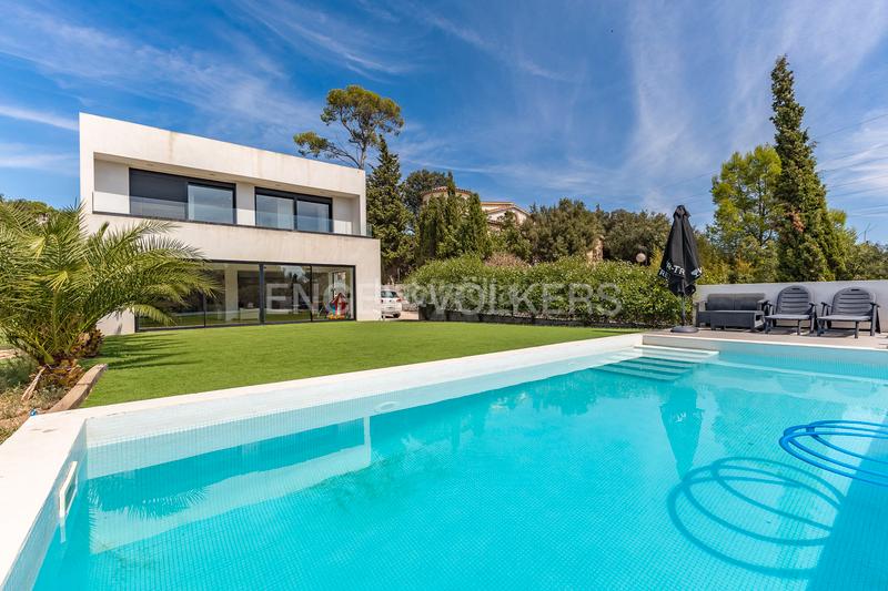Foto d4c5b84a-a77a-49f7-8dc2-96d87de40bd4. Casa con riscaldamento piscina in La Sentiu Gavà