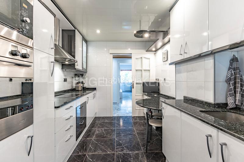 Foto bea0f599-3acb-4494-877e-e070ea76e41e. Apartamento magnifico piso al lado de plaza españa en Sabadell