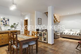Haus in Molins de Rei. Luminosa casa con jardín, torreón, loft independiente y parking
