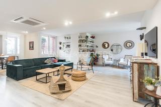 Apartamento en Sarrià. Magnífica planta baja con jardín privado en sarrià