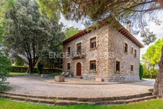 Masia a Tona. Impresionante y exclusiva villa única en tona