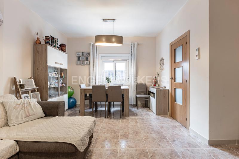 Foto d465697a-dab0-4a3f-a91d-1c9f5f0ea0aa. Casa amb calefacció a Diagonal-Colomeres Gavà