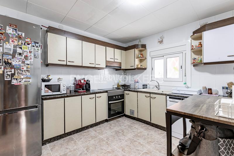 Foto d4b763c1-adfb-4eec-b118-b432aad21ef4. Casa amb calefacció a Diagonal-Colomeres Gavà