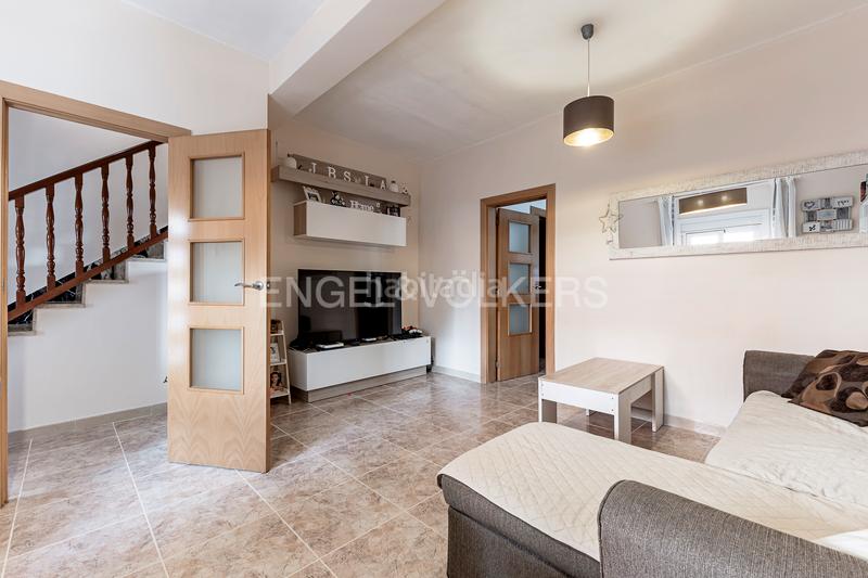 Foto dbd37bbc-5113-44e0-afdf-fe309804ad6f. Casa amb calefacció a Diagonal-Colomeres Gavà