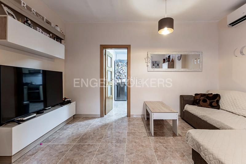 Foto f6649fda-9346-406f-bee2-754065bf6c10. Casa amb calefacció a Diagonal-Colomeres Gavà