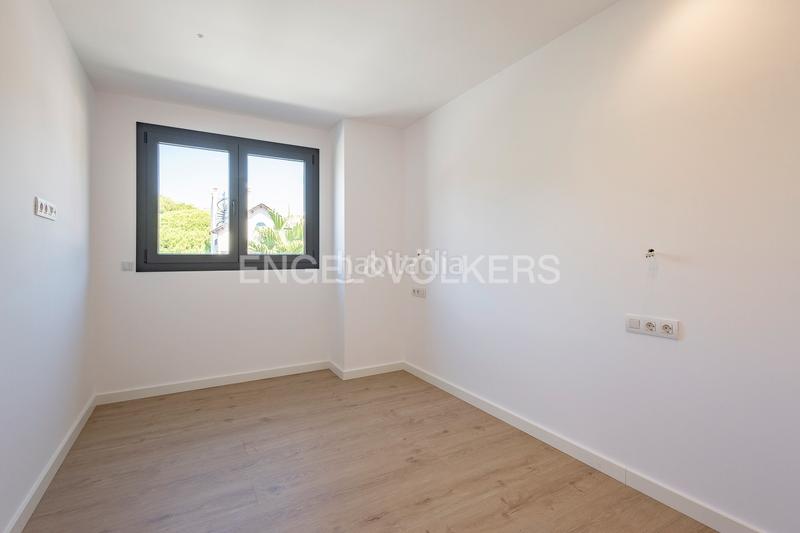 Foto 109e1d2e-f0f7-4843-8631-cadfbf42e64a. Alquiler casa obra nueva en paseo maritimo en Baixador Castelldefels