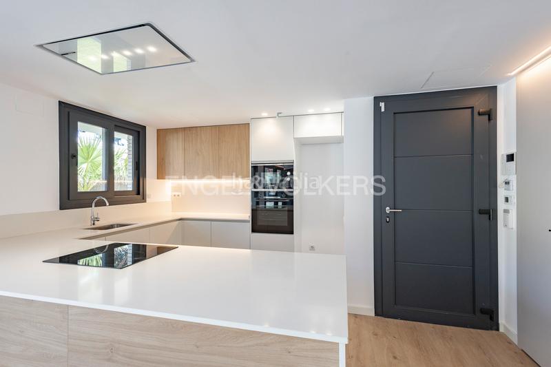 Foto 1e3e78be-4567-4d94-8a1a-6ad3a0469575. Alquiler casa obra nueva en paseo maritimo en Baixador Castelldefels