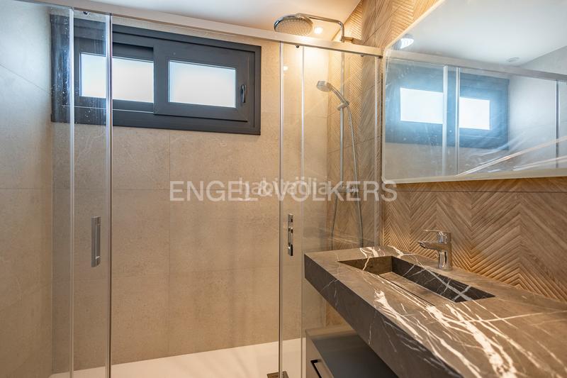 Foto 2c495a6a-f391-46a3-a7fe-38860826be5d. Alquiler casa obra nueva en paseo maritimo en Baixador Castelldefels